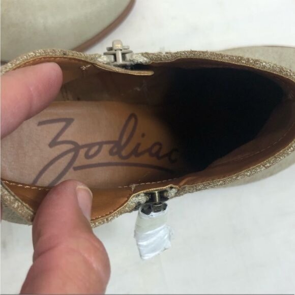 Zodiac Kaylin Western Ankle Booties Ivory Leather Side Zip Stacked Heel Size 9.5 - Picture 3 of 10